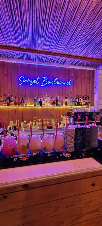 Sunset Boulevard Rooms Κηπαρό Εξωτερικό φωτογραφία